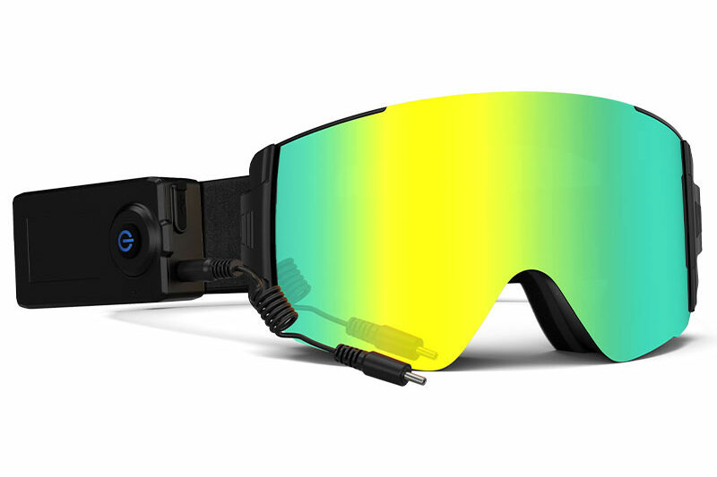 Heated ski goggles with battery